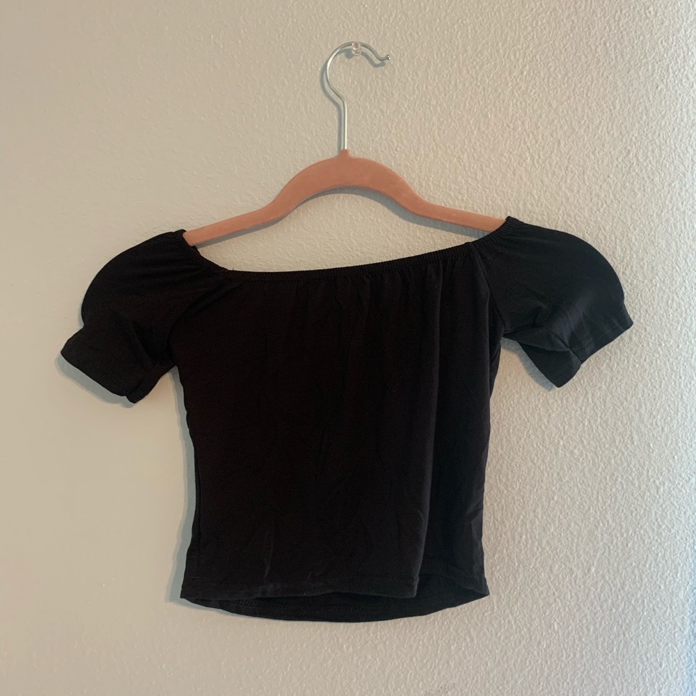 Pretty Little Thing: Basic Black Crop Top